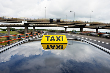 Image showing Taxi on flyover