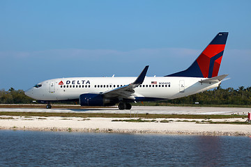 Image showing Delta Air Lines Boeing 737