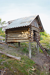 Image showing Old shed on the pillars