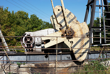 Image showing The counterweight  oil machine- rocking chair