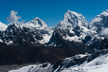 Image showing Makalu, Cholatse summits viewed from Renjo Pass