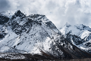 Image showing glacier and mountain range not far Gorak shep 