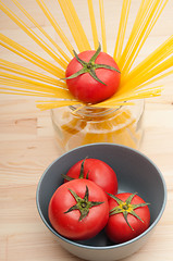 Image showing fresh tomato and spaghetti pasta