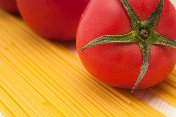 Image showing fresh tomato and spaghetti pasta