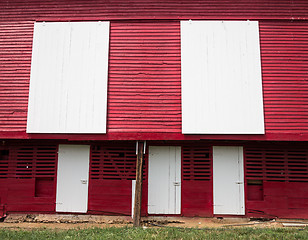 Image showing Traditional US red painted barn on farm