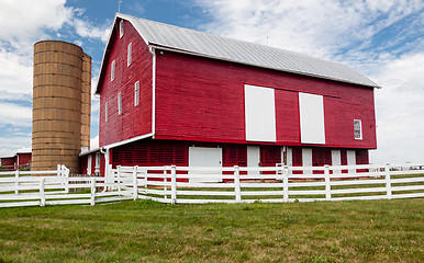 Image showing Traditional US red painted barn on farm