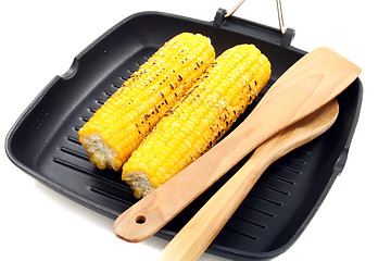 Image showing Fresh corn on the grill pan.