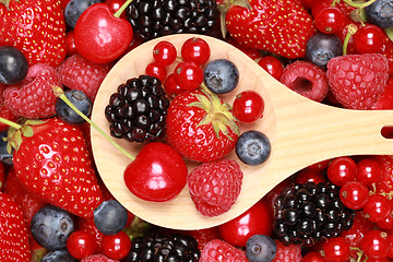 Image showing Berries on a wooden spoon