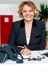 Image showing Female executive assisting customers on call