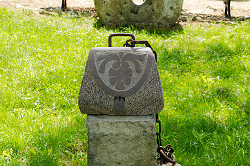 Image showing Woman handbag imitation made of stone. Rusty chain 