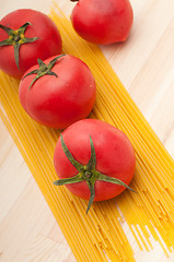 Image showing fresh tomato and spaghetti pasta