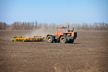 Image showing Old agricultural tractor sows