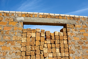 Image showing Construction with hollow limestone 