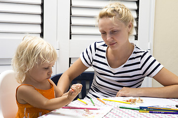 Image showing mother teaching to draw hwr daughter 