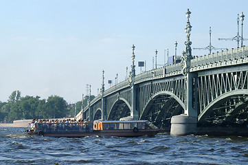 Image showing Boat under Troitsky Bridge 