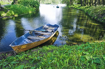 Image showing Boat at lake shore