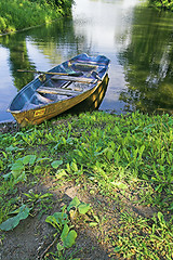 Image showing Boat at lake shore