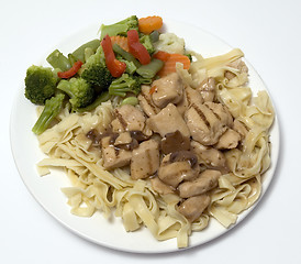 Image showing chicken marsala with vegetables and linguine