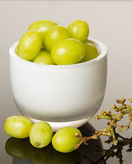 Image showing White glass bowl full of green grapes