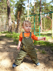 Image showing Kid staying alone