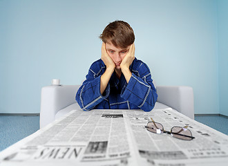 Image showing Man with newspaper - hard find a job