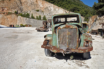 Image showing rusty vintage car