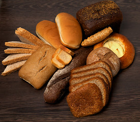 Image showing Arrangement of Various Bread