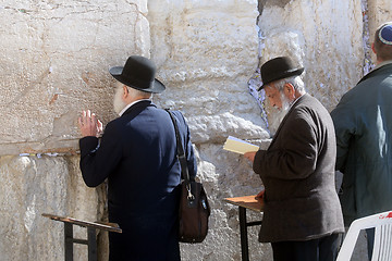 Image showing Jewish men pray at the western wall