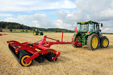 Image showing Väderstad Carrier 400 stubble cultivator and John Deere Tractor