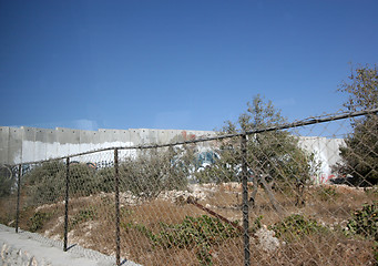 Image showing Israeli separation wall in the West Bank town of Bethlehem