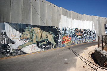 Image showing Israeli separation wall in the West Bank town of Bethlehem