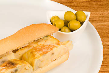 Image showing Tortilla and olives