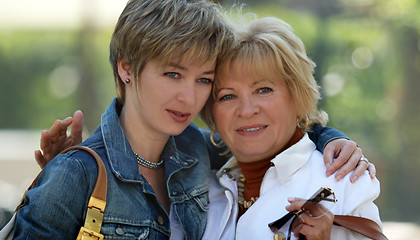 Image showing mother and daughter