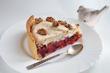 Image showing Meringues with plums