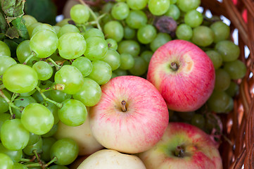 Image showing apples and grapes