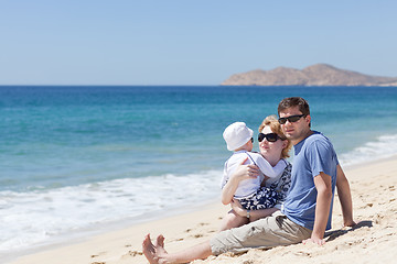 Image showing family at the beach