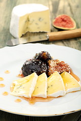 Image showing Figs cooked in honey and soft cheese.