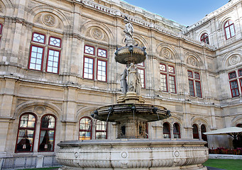 Image showing The Vienna Opera house in Vienna, Austria