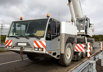 Image showing 100 ton crane is ready for operation