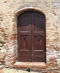 Image showing door in Italy