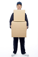 Image showing Young relocation staff member holding cardboard boxes