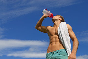 Image showing Fit young man drinking water