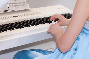 Image showing piano player