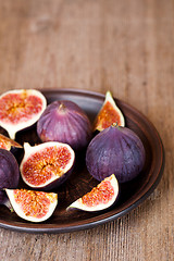 Image showing  fresh figs in a plate 