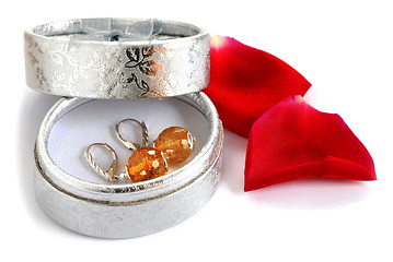 Image showing Earrings in gift box