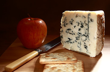 Image showing Roquefort and apple low angle