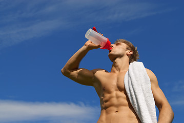 Image showing Young athlete drinking water