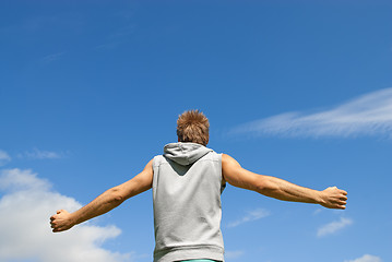 Image showing Guy in sports clothing on blue sky background