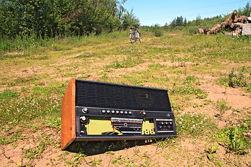 Image showing old radio on rural road
