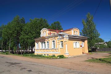 Image showing yellow building on rural street